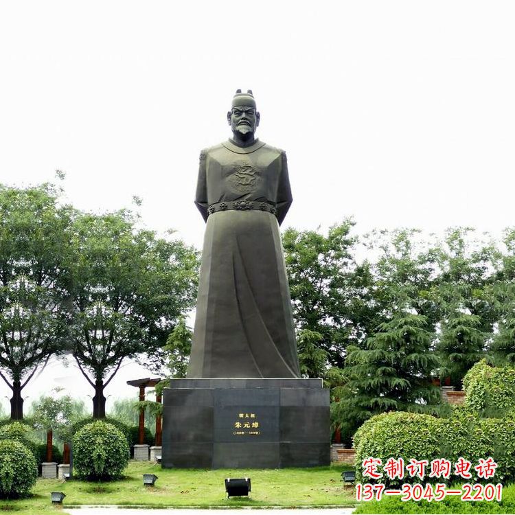 漳州“洪武之治”明太祖石雕塑像