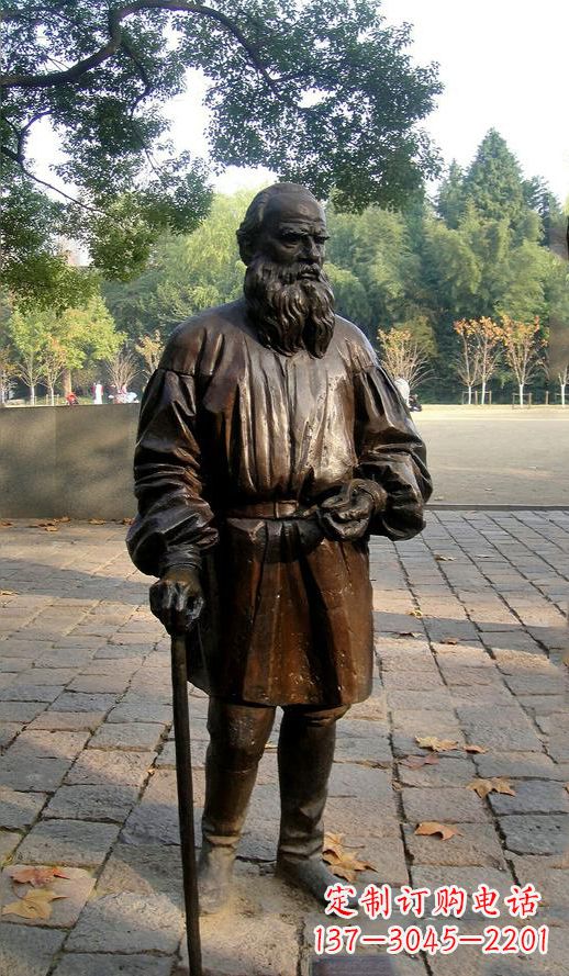 漳州战争与和平作家，著名西方文学名人托尔斯泰铜雕像