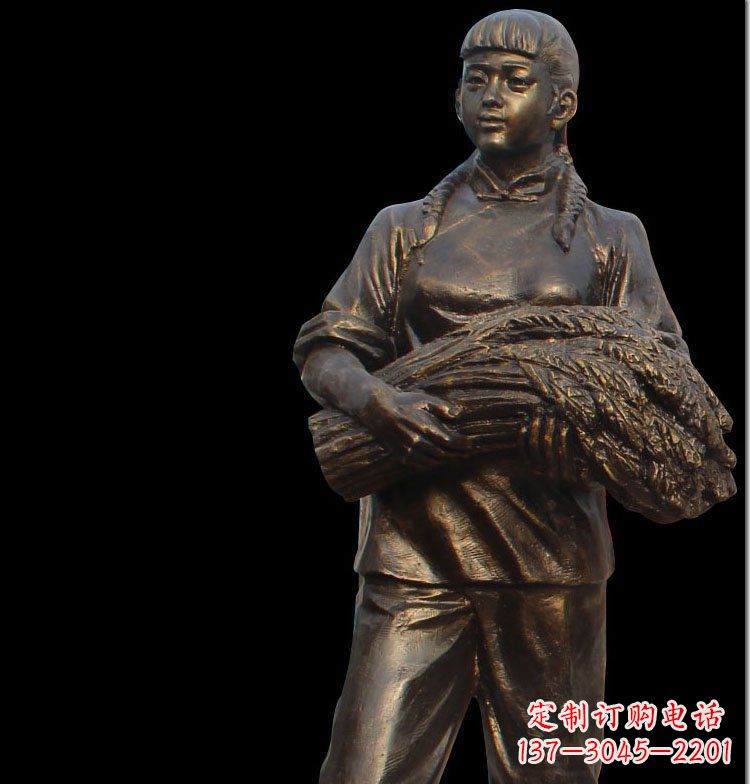 漳州抱着稻谷的女人农场人物铜雕