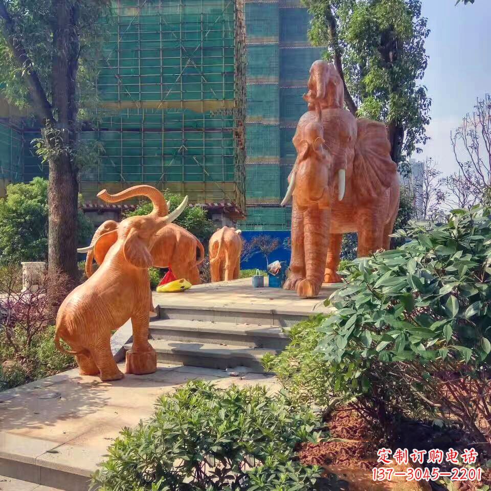 漳州玻璃钢卡通大象雕塑——给小区园林带来活力