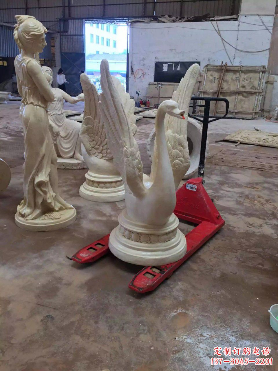 漳州玻璃钢制作的天鹅雕塑