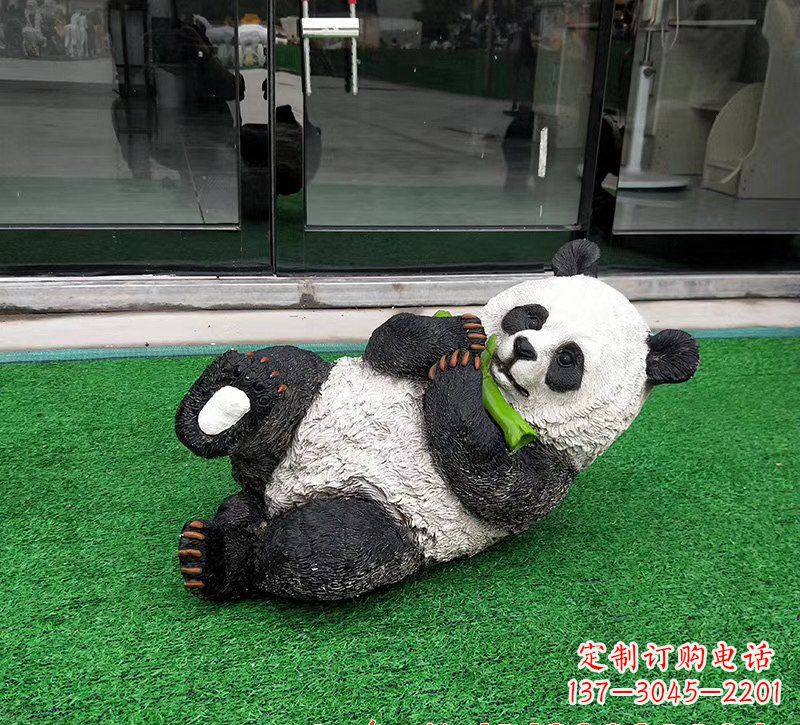 漳州玻璃钢熊猫雕塑象征动物保护的艺术品