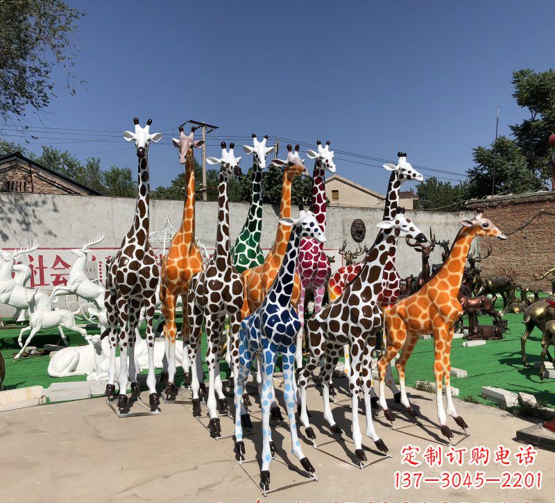 漳州长颈鹿雕塑优雅的艺术品