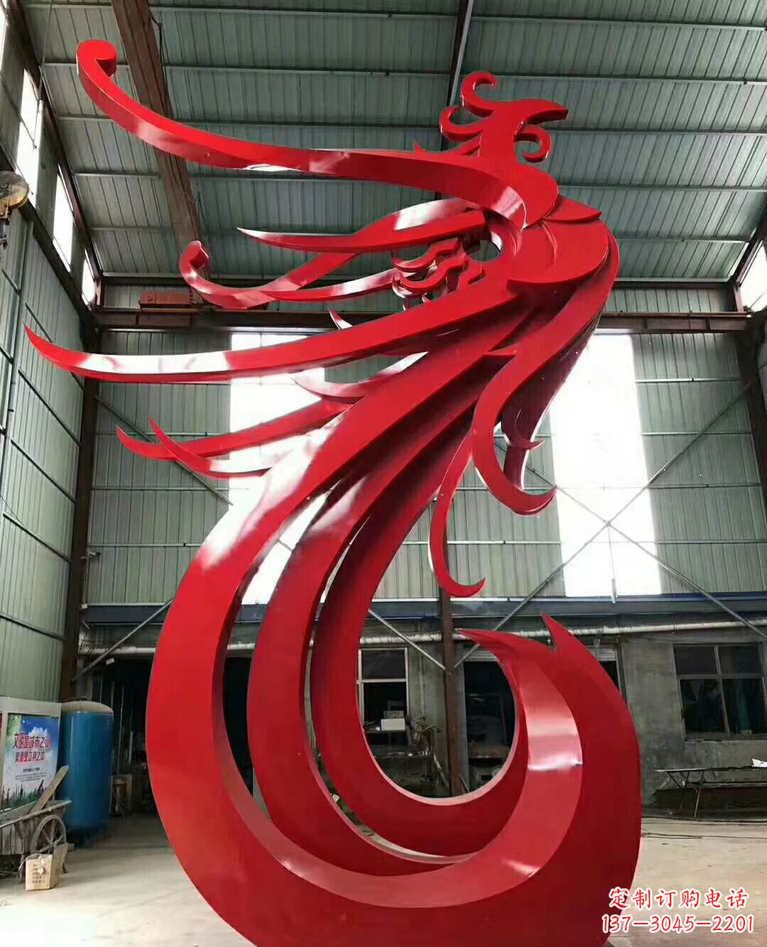 漳州不锈钢凤凰雕塑象征着新生的力量