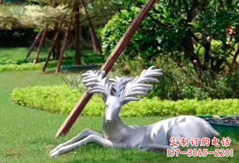 漳州不锈钢公园大角鹿雕塑精致而美丽