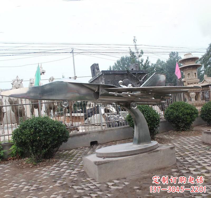 漳州不锈钢飞机雕塑——一种象征着力量与和平的艺术品