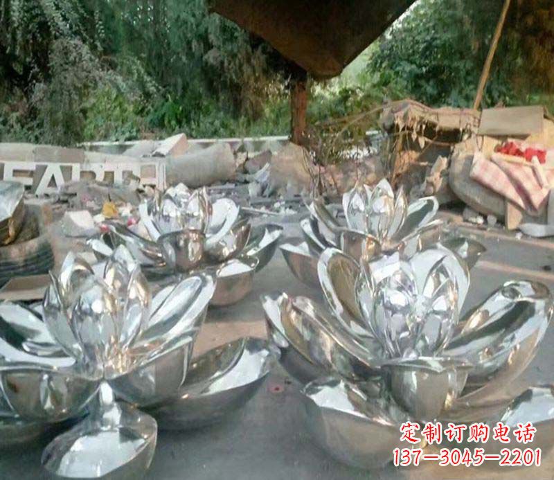 漳州不锈钢荷花雕塑给公园带来灿烂美景