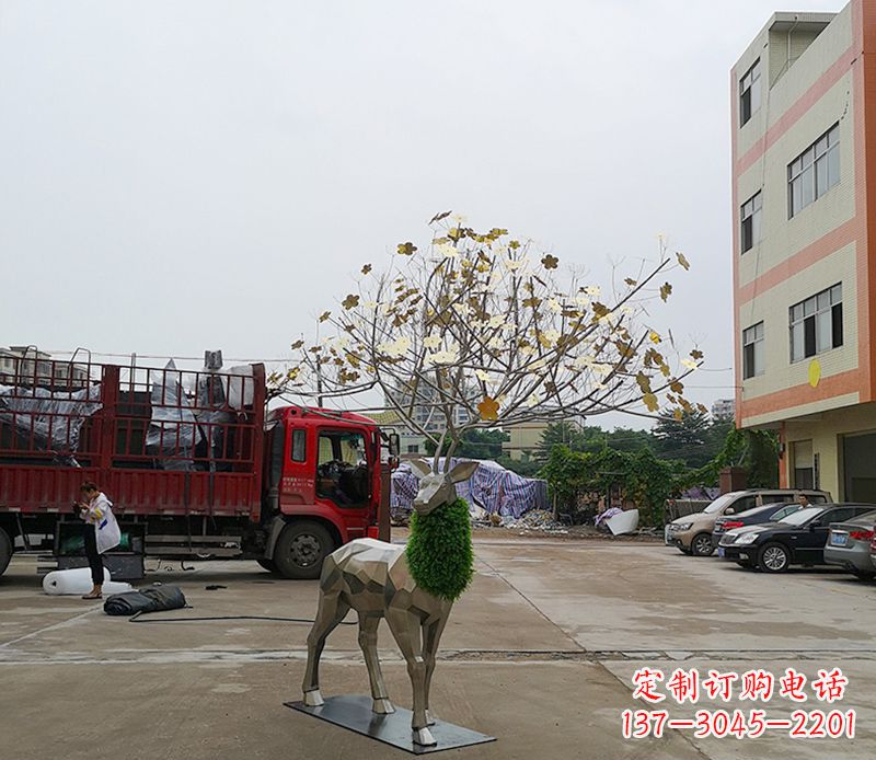 漳州不锈钢公园的梅花鹿雕塑