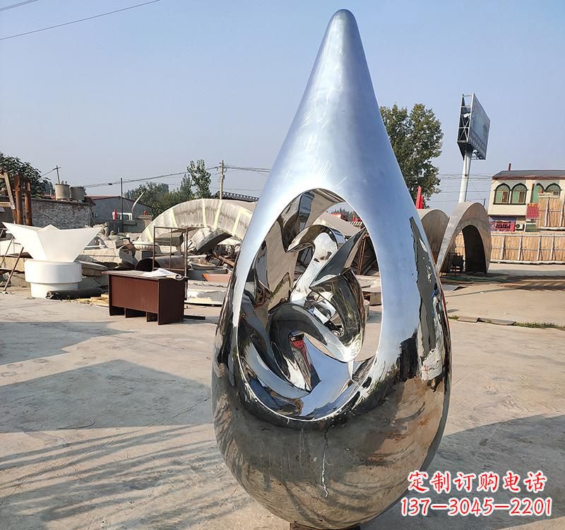 漳州不锈钢大水滴雕塑一座极致简约的艺术作品
