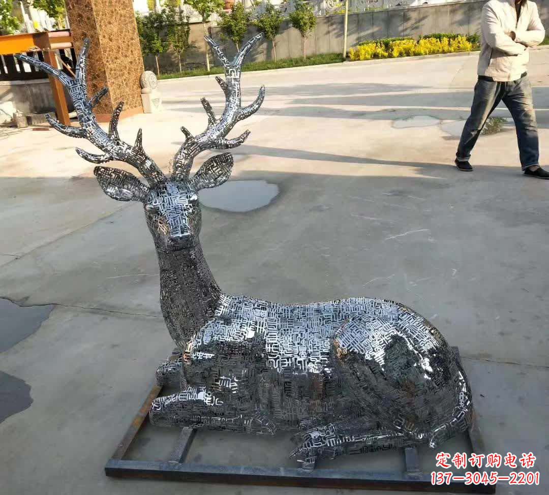 漳州梅花鹿雕塑点缀不锈钢广场星空