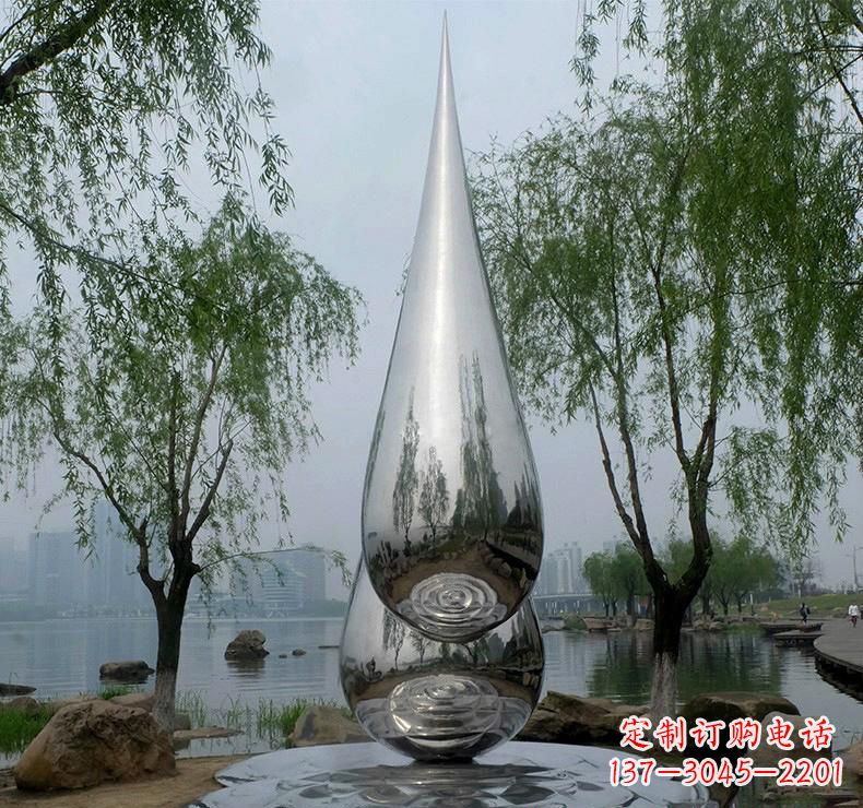 漳州不锈钢广场的水滴雕塑