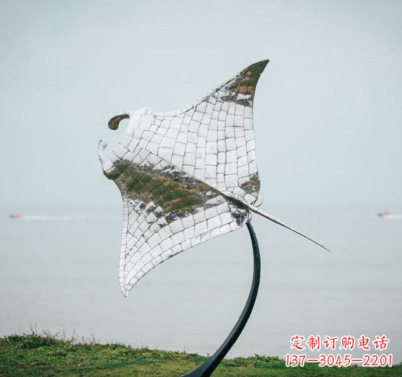 漳州不锈钢海洋动物蝠鲼雕塑艺术与环保的完美结合