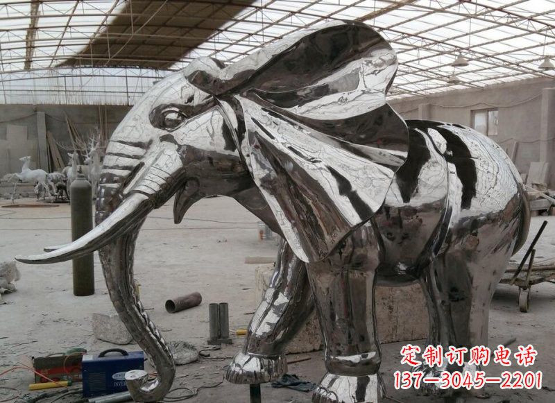 漳州不锈钢镜面大象雕塑——独特的艺术精品
