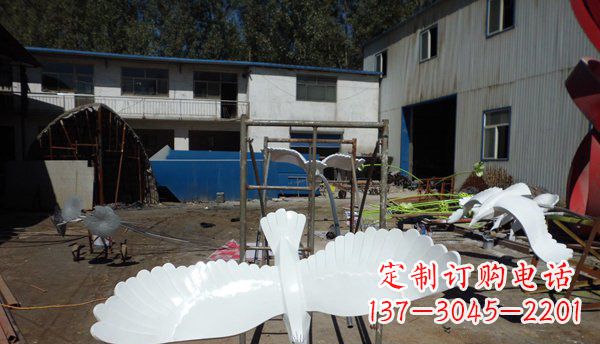 漳州不锈钢老鹰雕塑美丽的象征