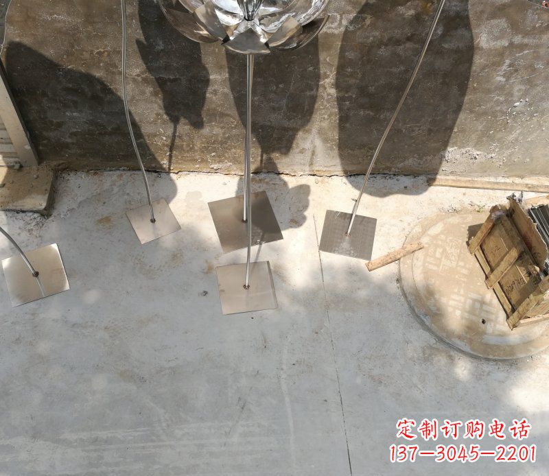 漳州不锈钢荷叶雕塑给大厅带来精致优雅