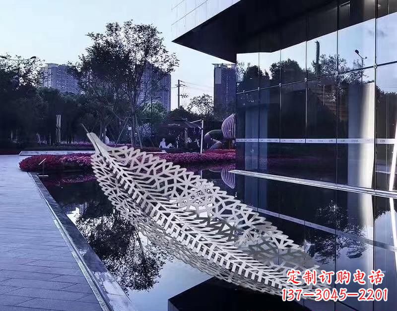 漳州不锈钢镂空树叶雕塑——精致美观的艺术精品