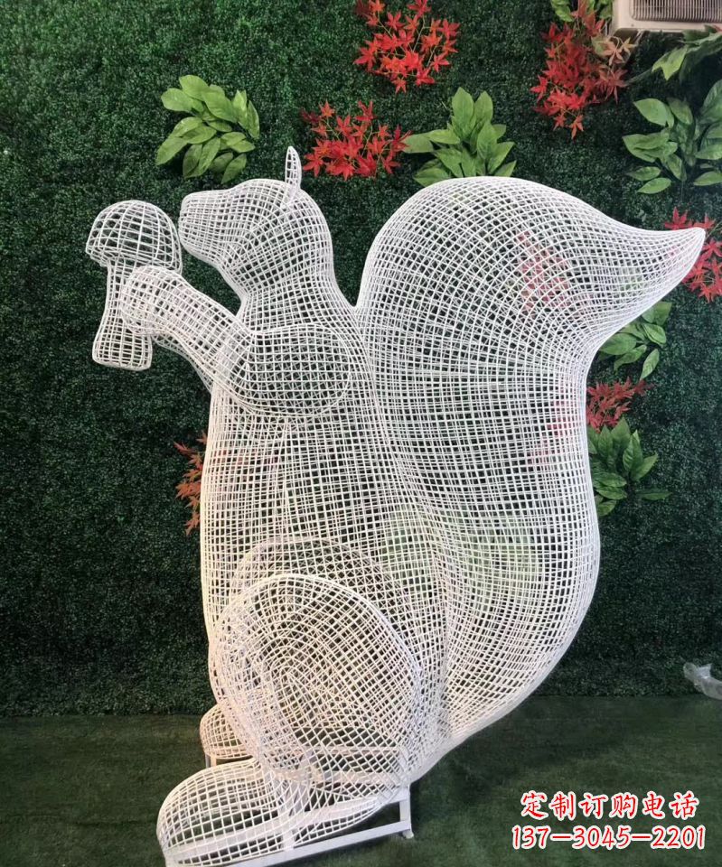 漳州不锈钢松鼠雕塑展现自然的美