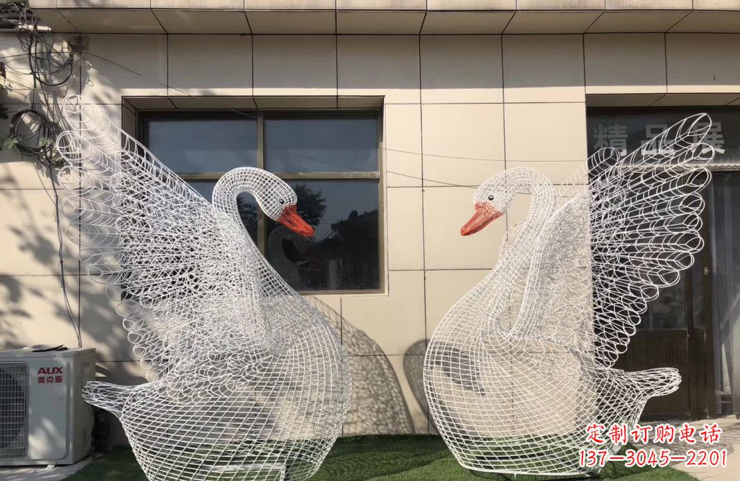漳州不锈钢镂空天鹅雕塑象征着美丽的永恒