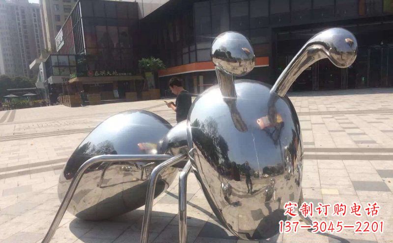 漳州不锈钢蚂蚁雕塑精美而富有讽刺意味