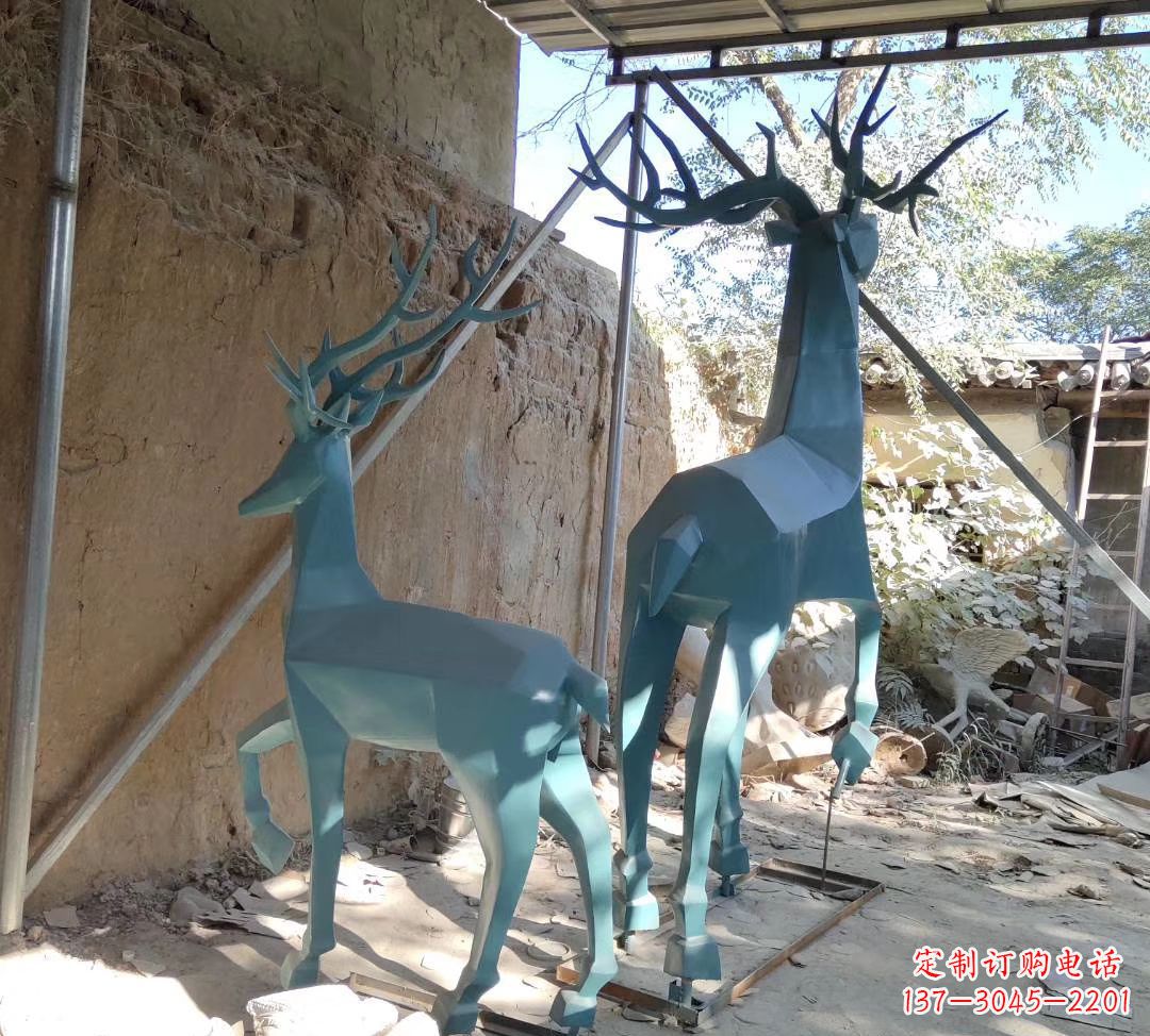 漳州不锈钢切面景观鹿雕塑——给景观增添优雅