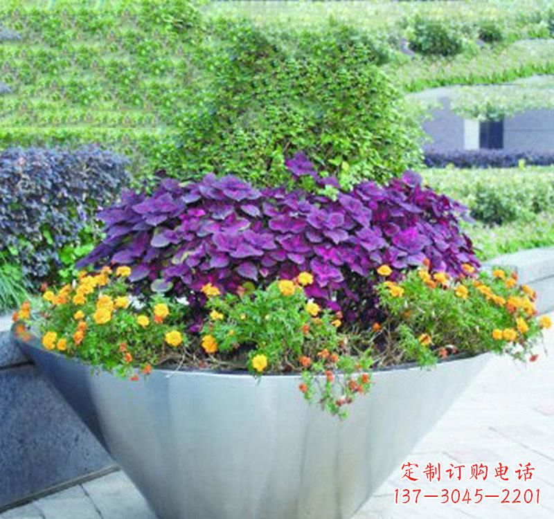 漳州不锈钢花盆雕塑艺术之美