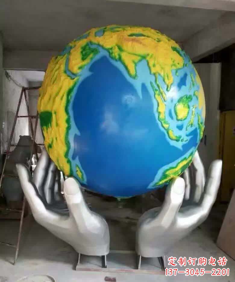 漳州不锈钢手托地球雕塑精美的艺术作品