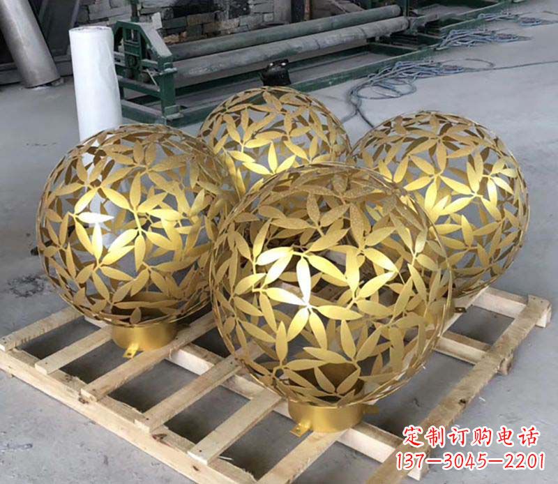 漳州不锈钢树叶镂空球的美妙景观