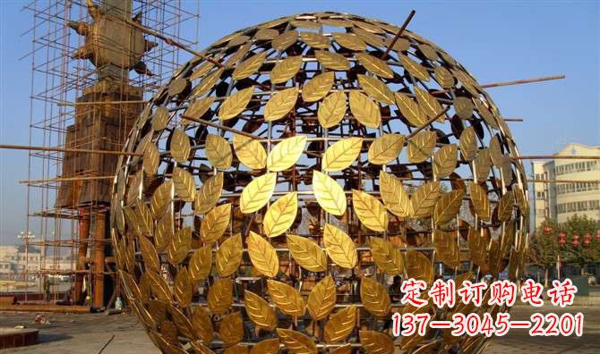 漳州不锈钢树叶镂空球景观雕塑
