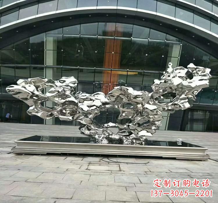 漳州灵动的太湖石雕塑