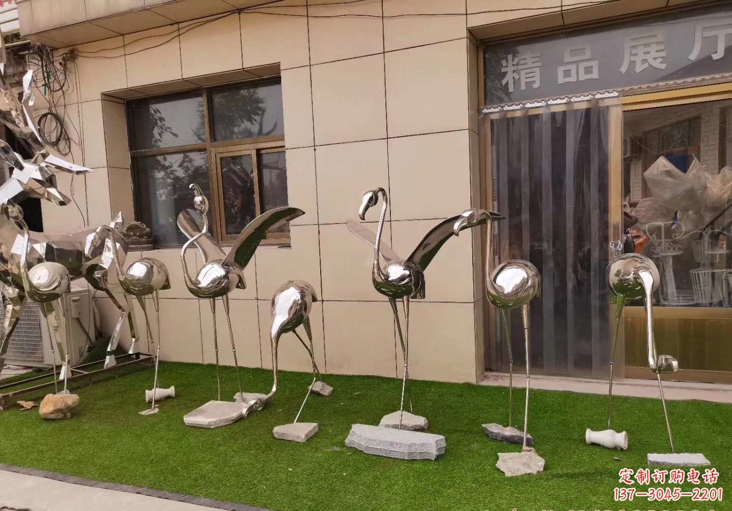 漳州不锈钢仙鹤景观雕塑精美雕塑展现优美的仙鹤之美