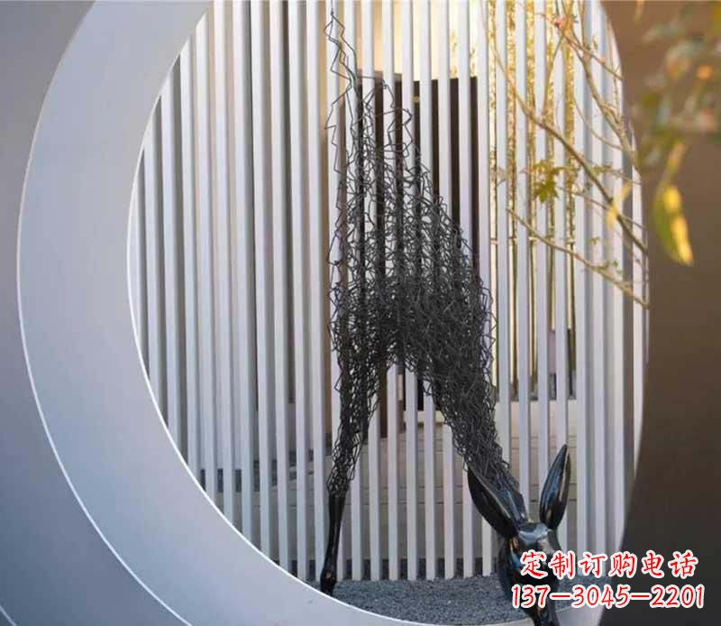漳州不锈钢小区的长颈鹿雕塑