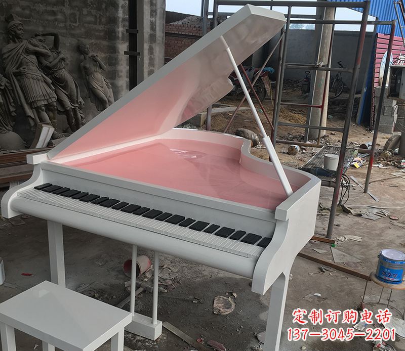 漳州校园里的钢琴雕塑