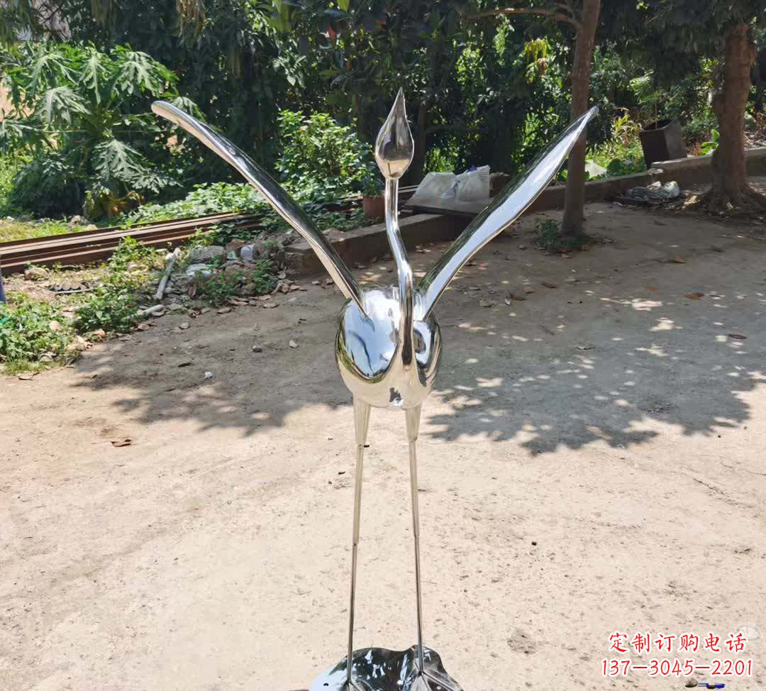 漳州不锈钢仙鹤雕塑——传承灵动之美