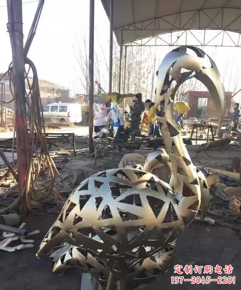 漳州不锈钢天鹅雕塑象征着幸福的美好