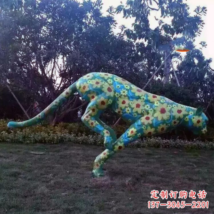 漳州玻璃钢彩绘豹子雕塑艺术与自然的完美结合