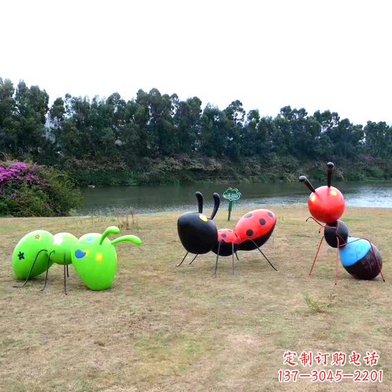 漳州彩绘玻璃钢蚂蚁雕塑——精致又充满动感