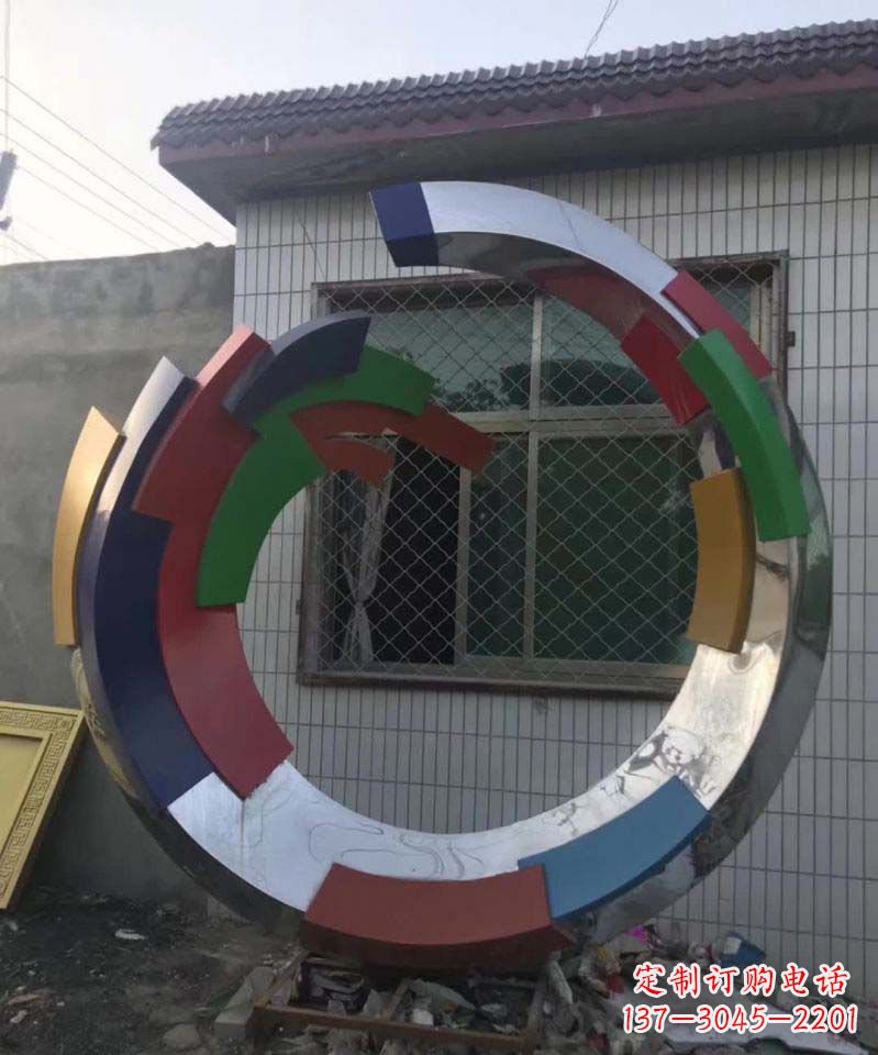 漳州绚烂多彩的不锈钢圆环雕塑