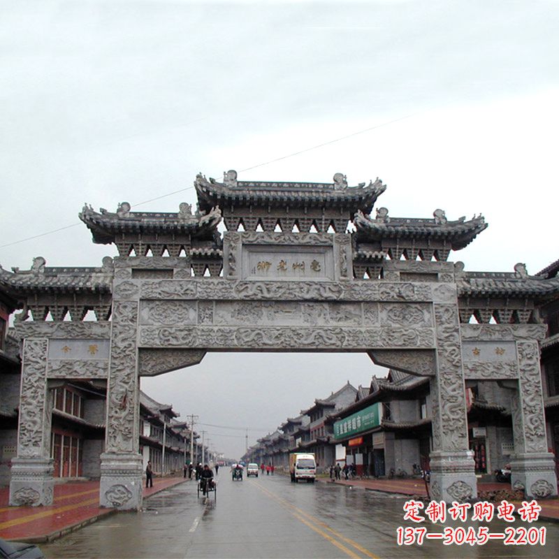 漳州城市街道上的历史风貌——仿古石牌楼