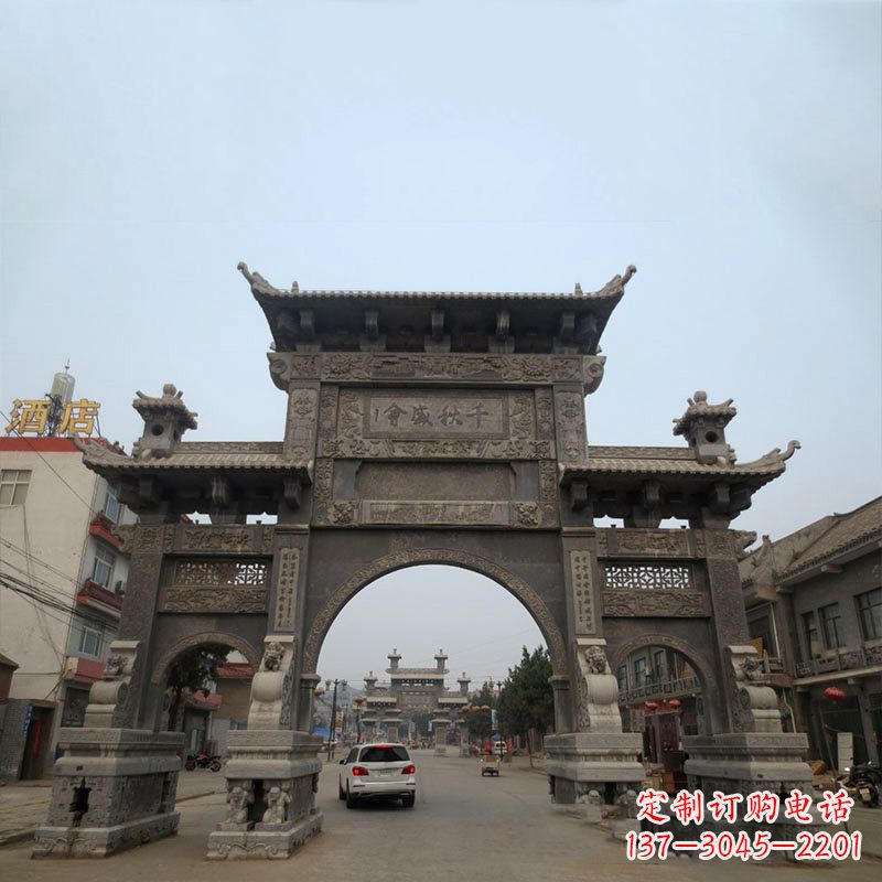 漳州城市街道仿古三门石雕牌楼