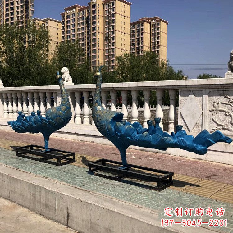 漳州珠翠集精美孔雀雕塑
