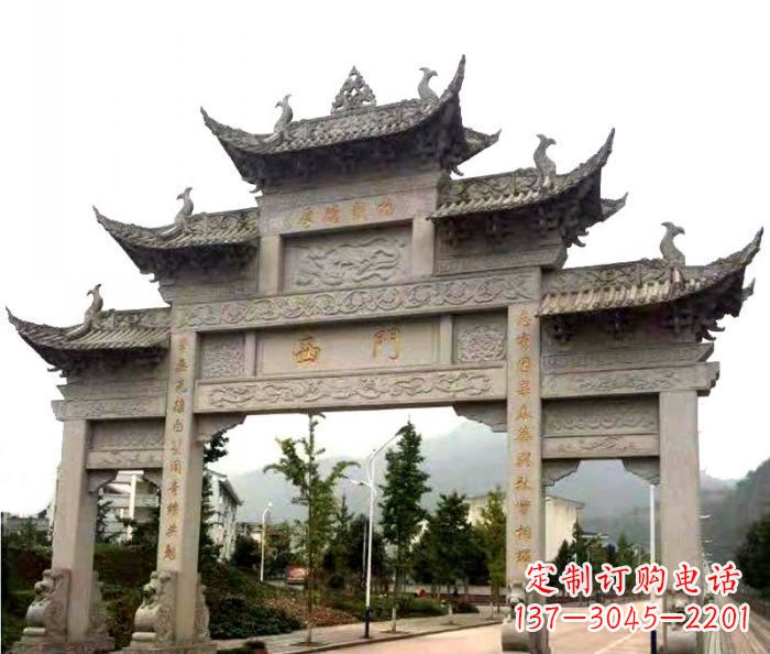 漳州村口三门石雕牌楼