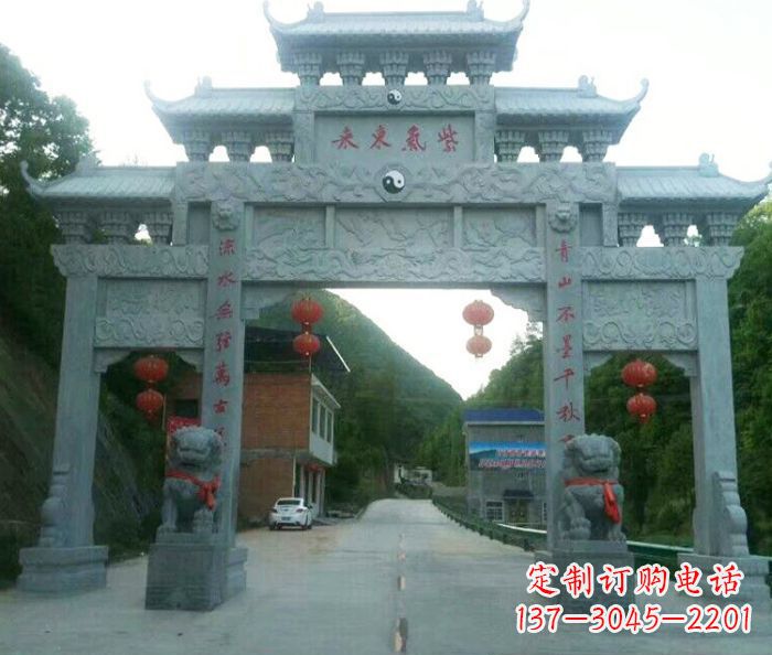 漳州“村口三门石雕牌楼——传承文化的艺术”