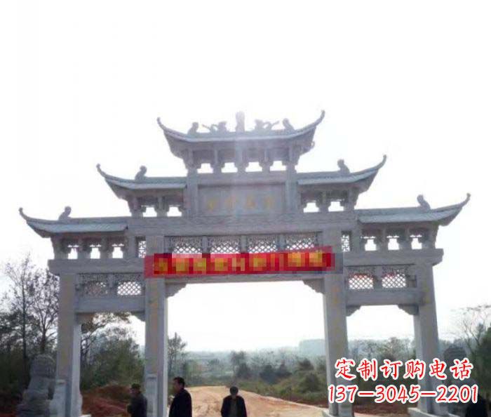 漳州三门石雕牌楼古老而精美的雕塑