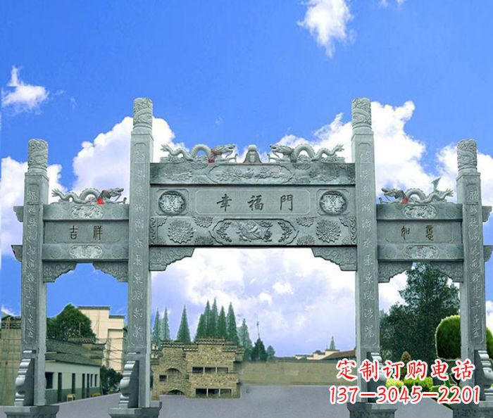 漳州村庄三门牌坊的雕塑之美