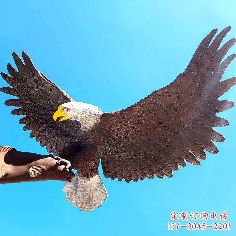 漳州大型仿真老鹰玻璃钢雕塑