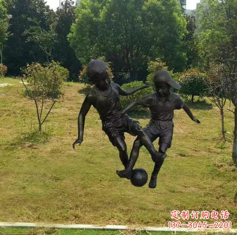 漳州儿童踢足球铜雕塑