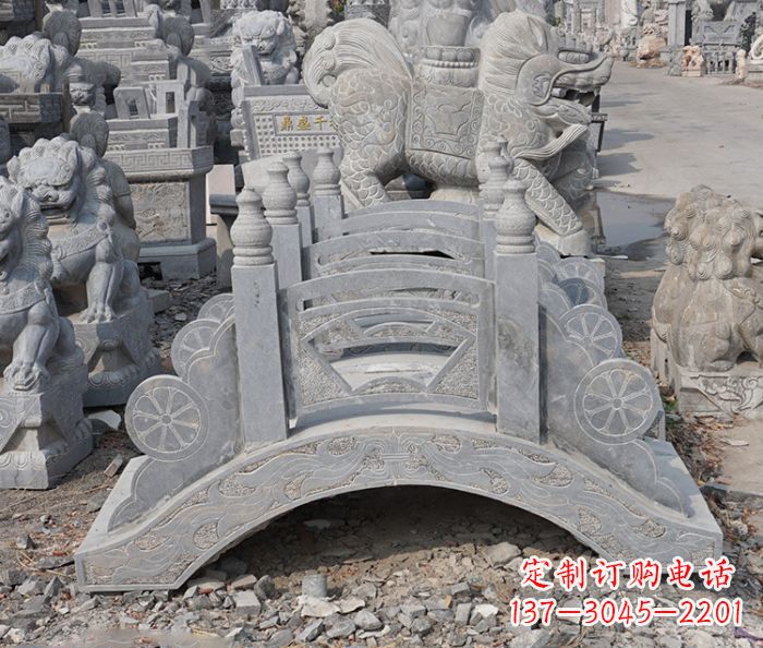 漳州风格独特的仿古小型石拱桥雕塑