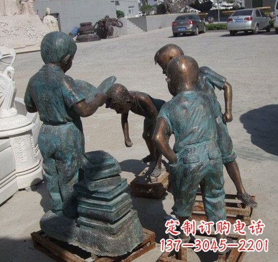 漳州童话般的梦幻小孩铜雕塑