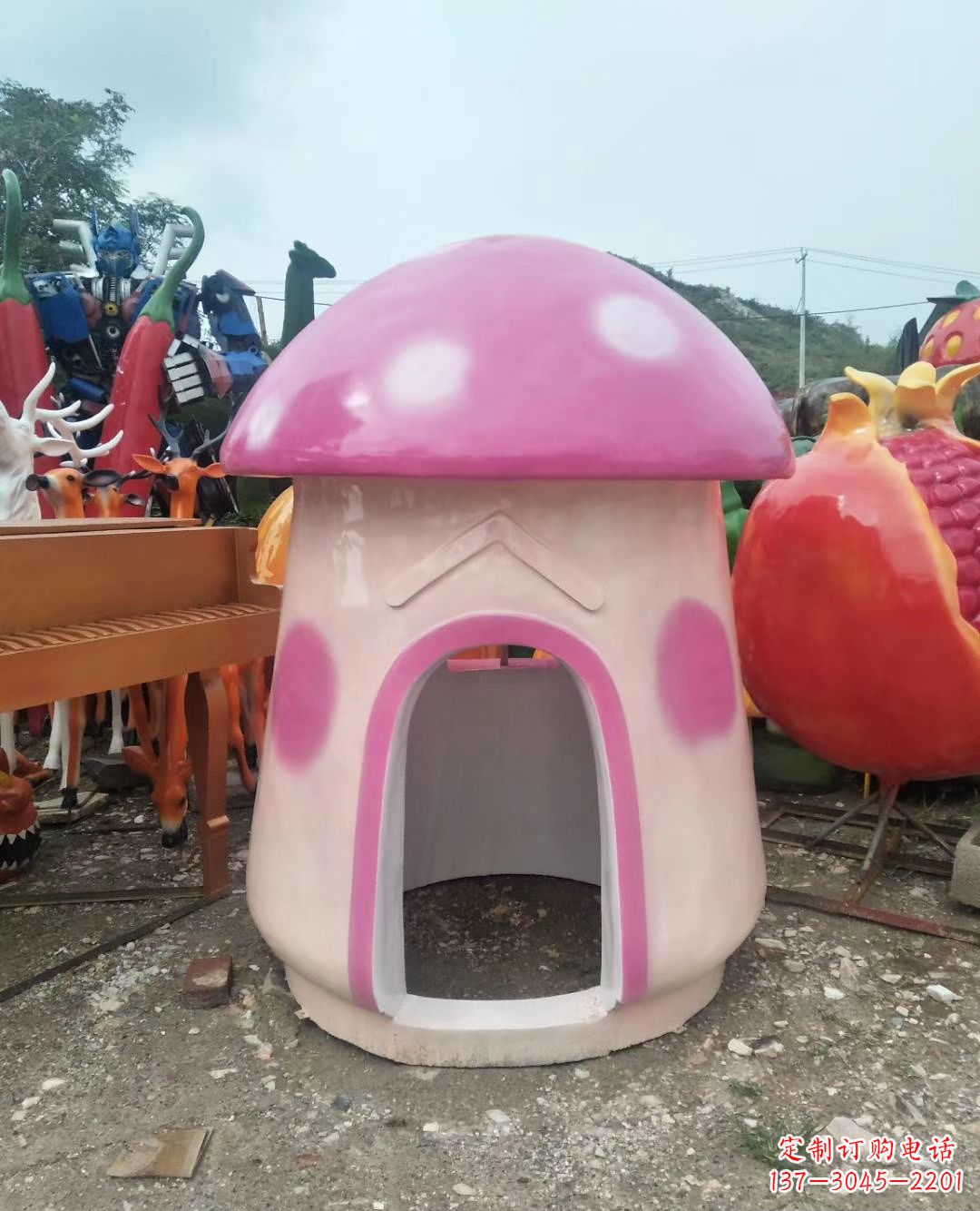 漳州精致彩绘蘑菇屋雕塑