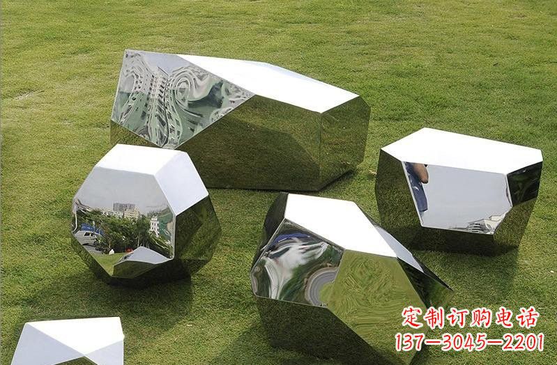 漳州精美不锈钢鹅卵石几何雕塑
